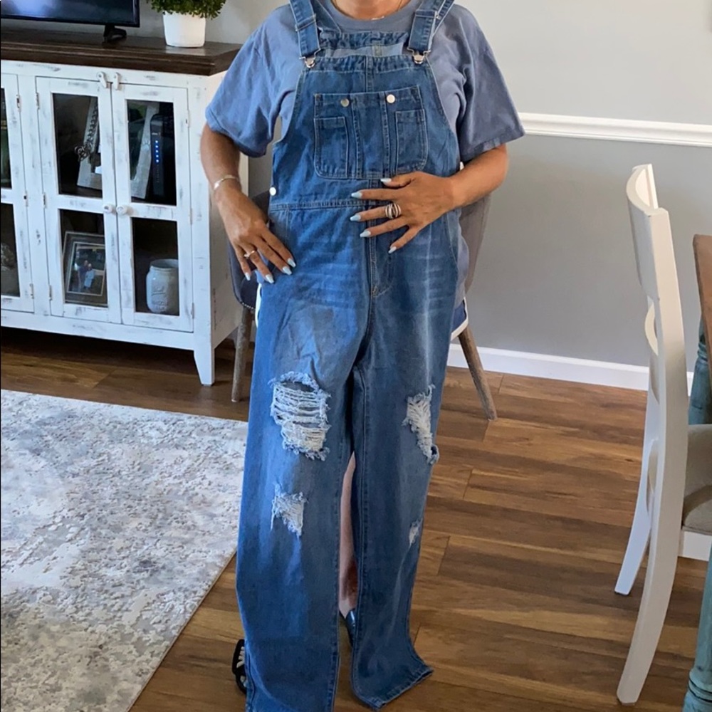Woman’s/teen distressed overalls!